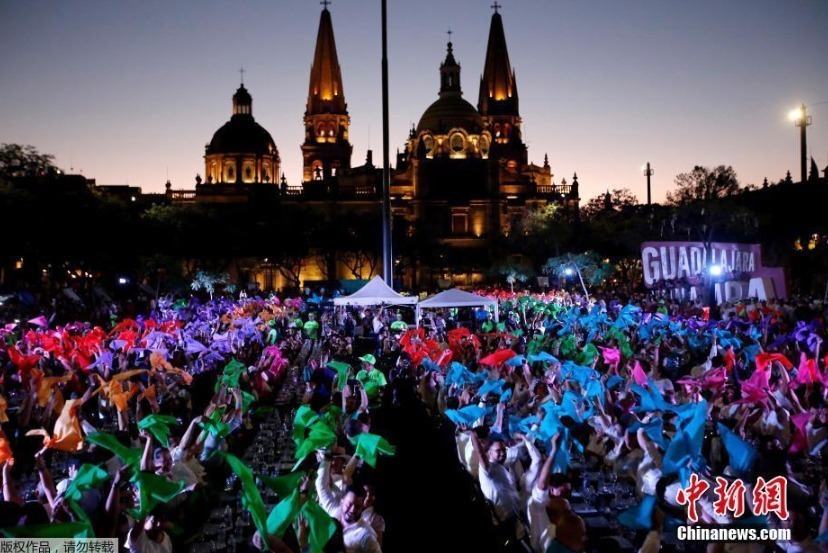 派对的最高境界 墨西哥千人共饮酒破吉尼斯纪录