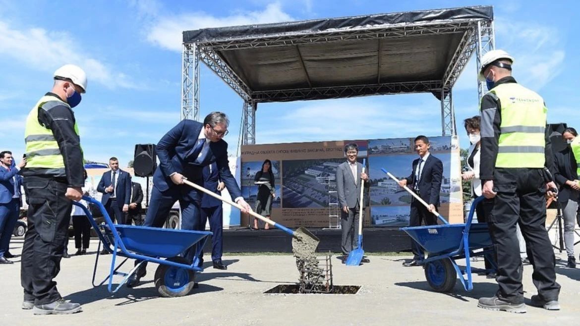 塞尔维亚建厂在欧洲率先生产中国疫苗 武契奇出席奠基仪式