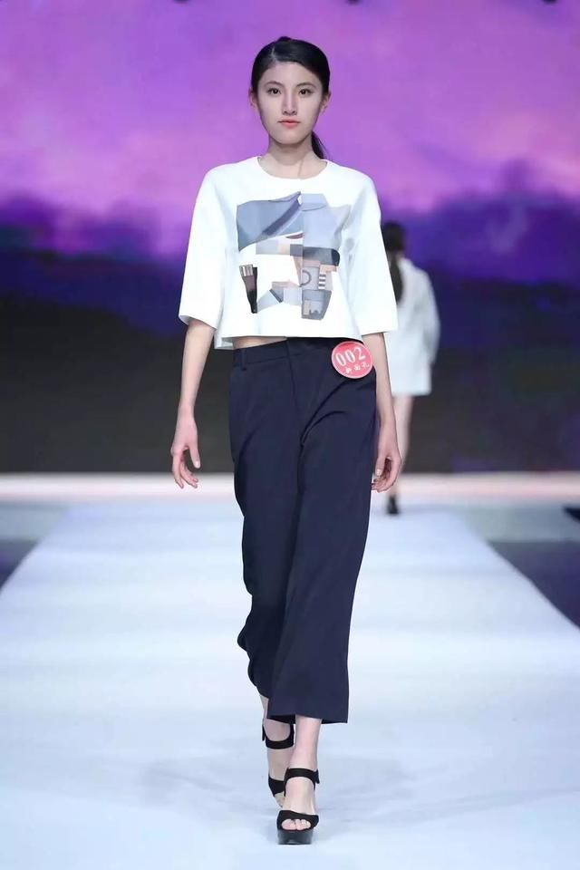 你复读两年都考不上本科,他们参加了一个比赛