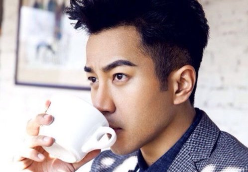 44岁的何炅,44岁的刘恺威,44岁的吴京,而44岁