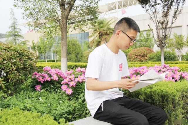 宝鸡:弘扬五四精神 新时代青年好榜样