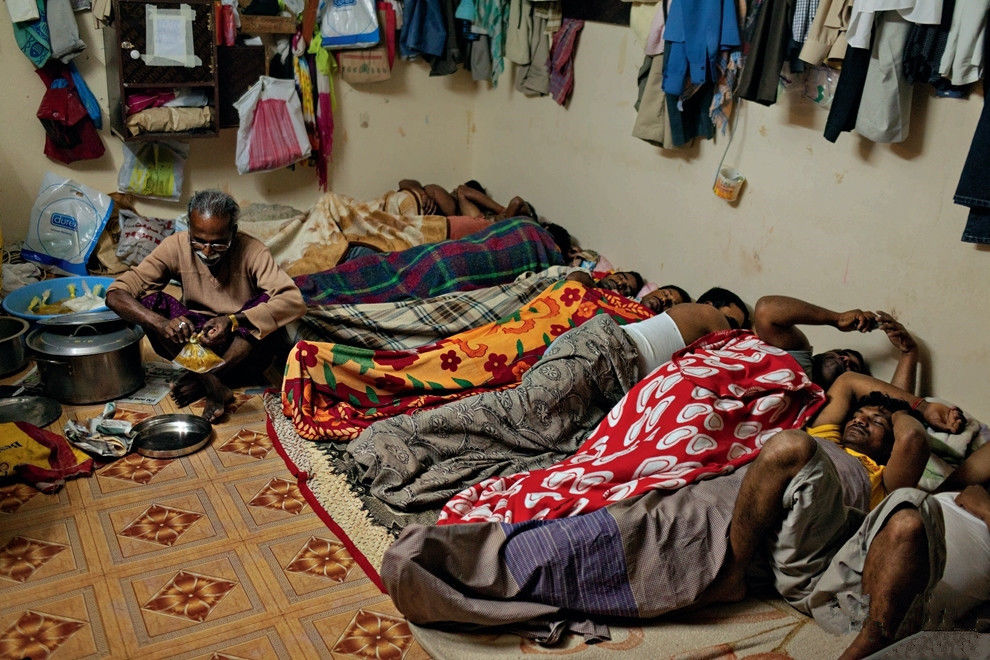 繁荣奢华的迪拜背后外来打工者的悲惨遭遇