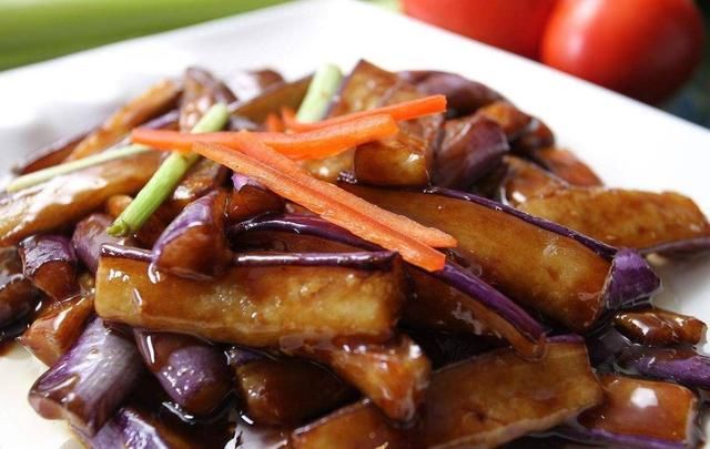 鱼香茄子的正宗做法,各位农村朋友们试着做做吧!