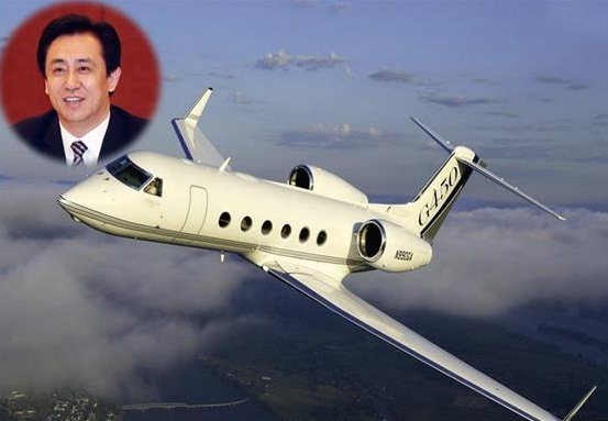 许家印：许家印让恒大在世界上有拥有了很高的知名度，在恒大收购了万科之后，又让许家印火了一把，现在恒大的总部，正搬往深圳，据悉，许家印拥有一架湾流G450，价值在2.47亿人民币，许家印的私人飞机，为恒大将士出征，做出了不少贡献。