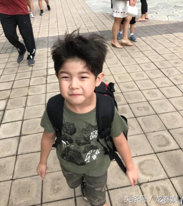 娱乐圈有三个常年戴假发男星!这头乌黑长发全