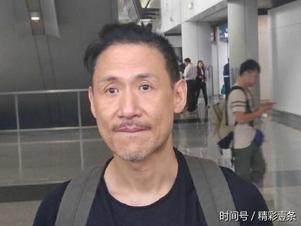 歌神张学友和妻子罗美薇都已经年过半百 近照