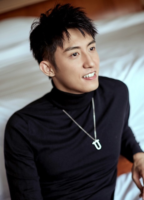 人气演员黄景瑜全黑造型亮相 《破冰行动》飞