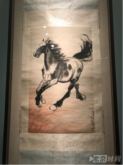 中国美术馆展出"压箱底"藏品 市民不畏严寒排长龙参观