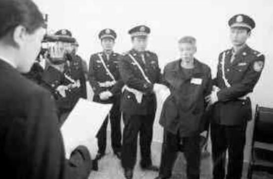 刘德华在东北被扇耳光,向华强不敢出面,最后竟