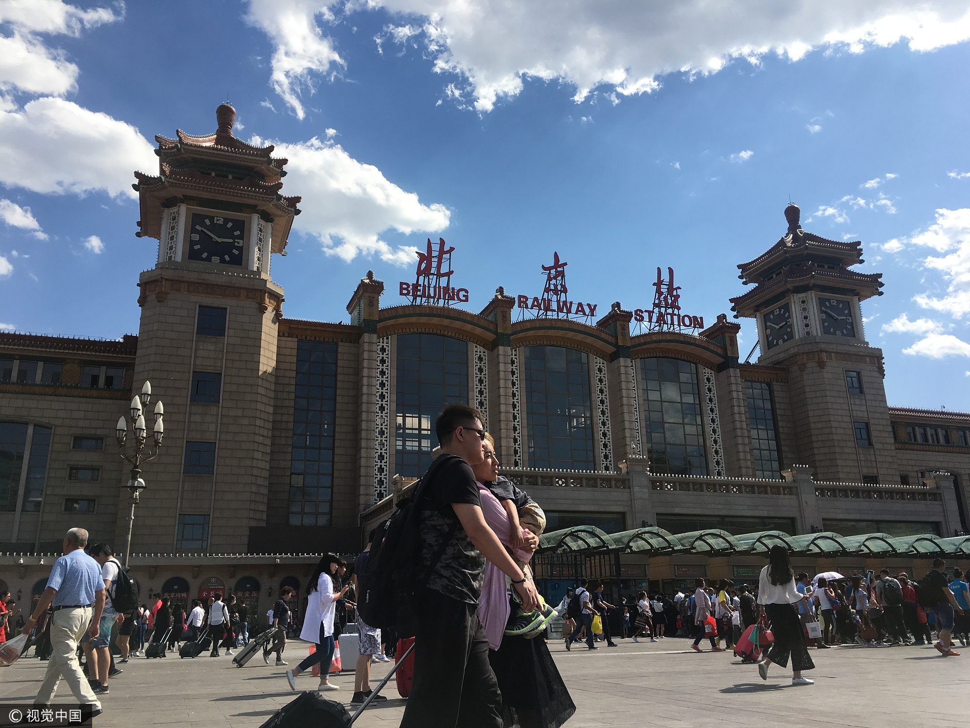 2017年5月14日,“一带一路”国际合作高峰论坛在北京召开。当日风光绮丽,蓝天白云迎接客人的到来。