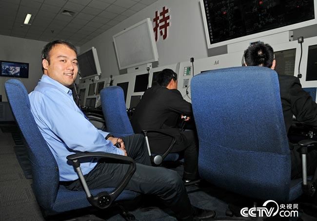 航空管制员白剑:13年守护“空中生命线” 航空管制员白剑:13年守护“空中生命线”