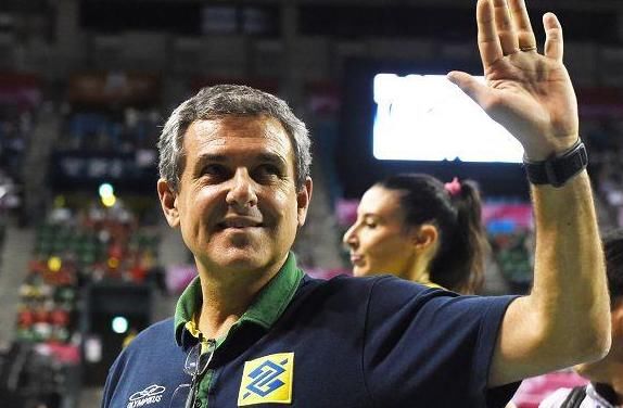 看看各国教练如何评价朱婷,世界女排第一主攻