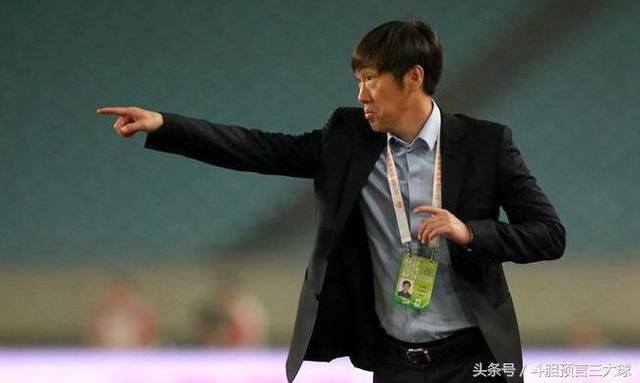 崇洋媚外救不了中国足球!里皮助手年薪是高洪