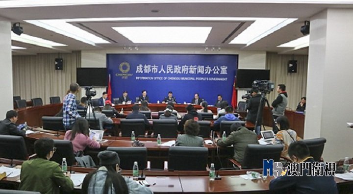 成都启用新能源汽车专用号牌 停车可享减免政策