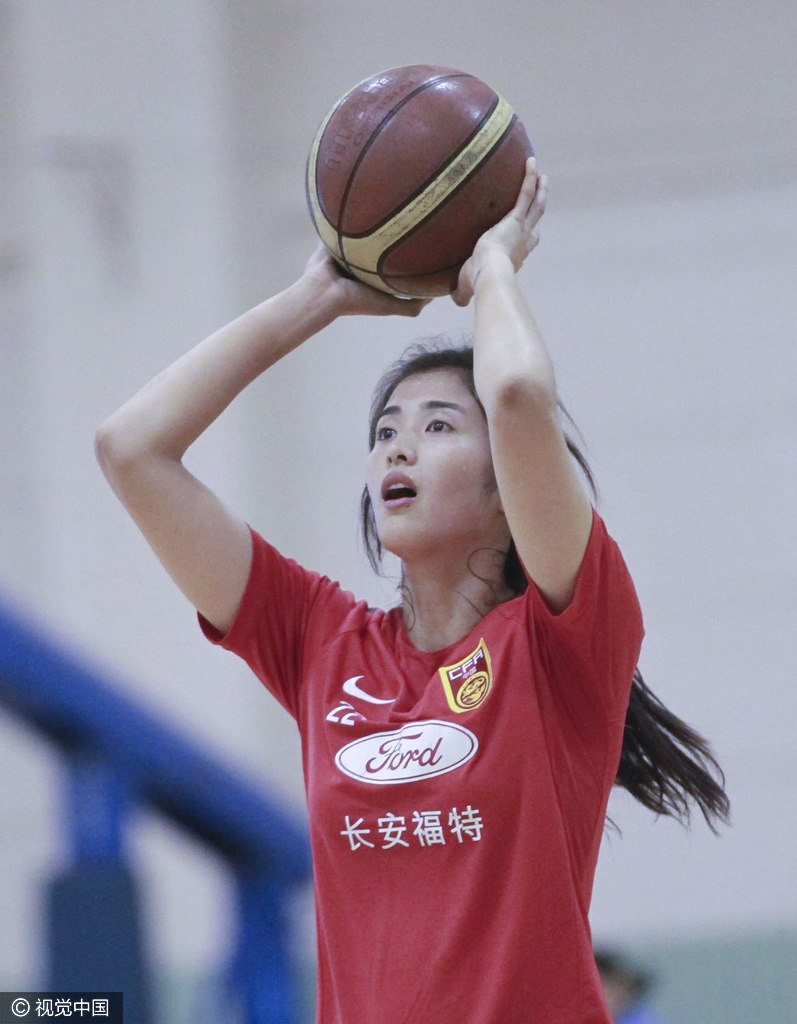 2016年6月15日,河北秦皇岛,2016里约奥运会前瞻,中国女足队员训练备战。图为赵丽娜
