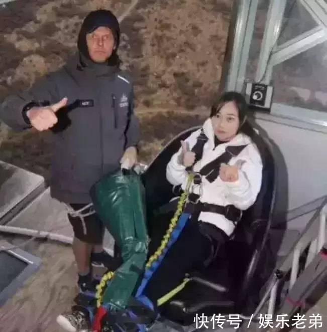女子蹦极时没系保护绳就被工作人员推下?