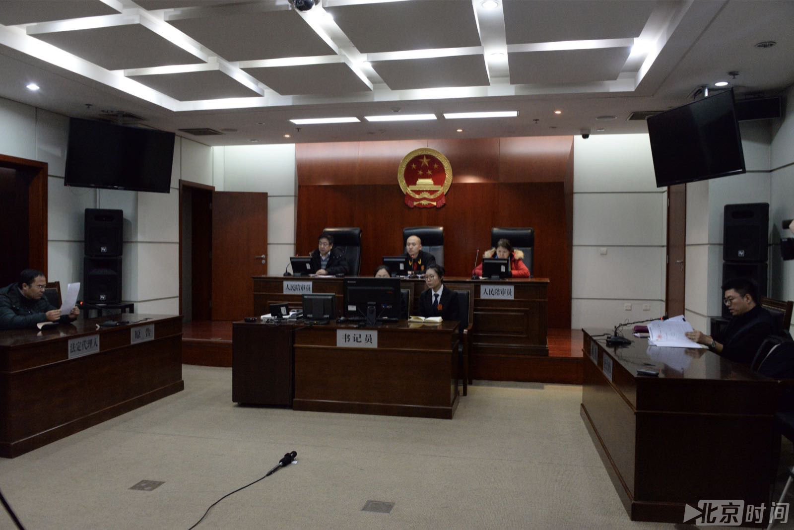 民事案件法庭座位图图片