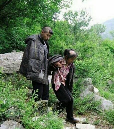 兄妹俩隐居深山20年,被人发现时不会沟通,手指