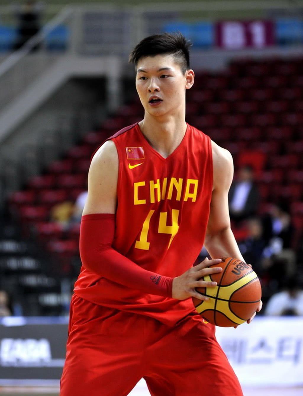 王哲林颜值80分,孙悦颜值90分,而他的颜值打1