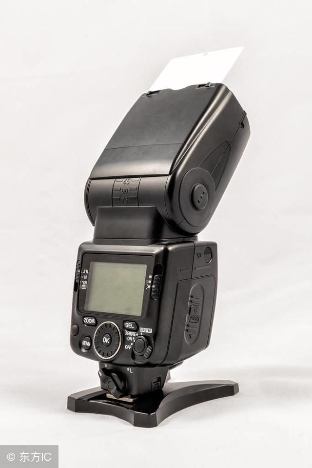 眼神光怎么打?闪光灯对着天空是浪费电还是补