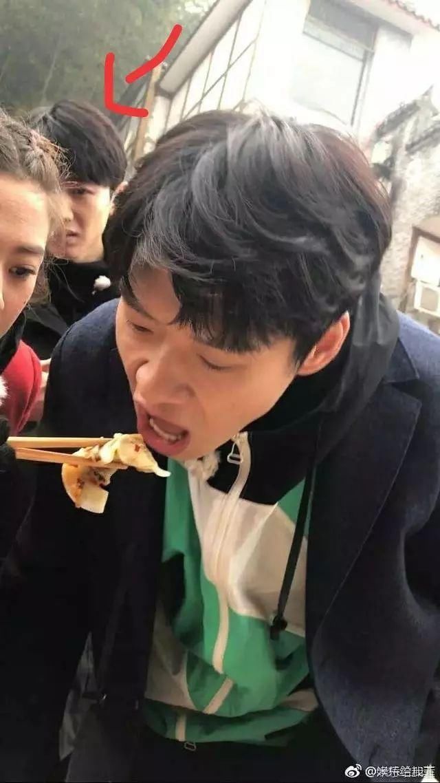 二十四小时鬼鬼魏大勋搂肩喂食,鬼白夫妇遇危机,白敬亭表情亮了