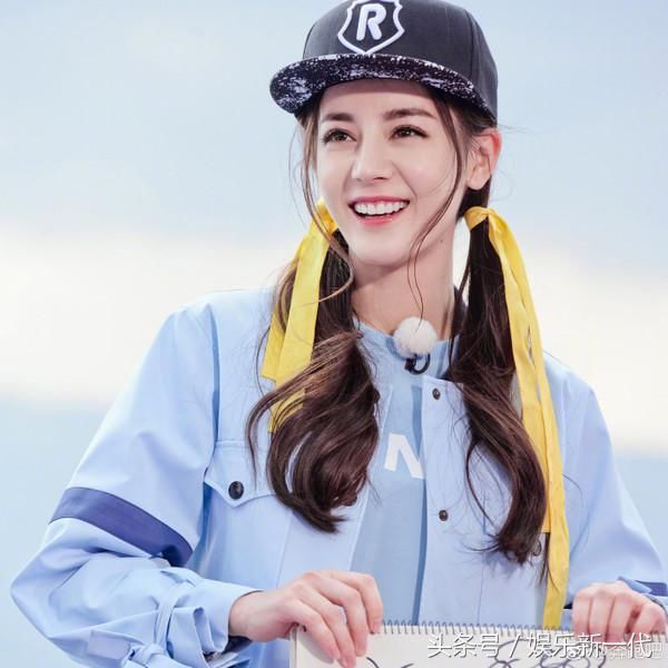 张彬彬公开表白迪丽热巴大学街拍,地下恋情疑