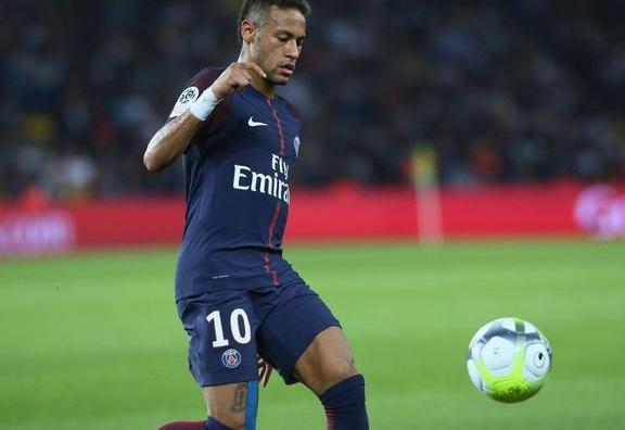 他被誉为当今最强后卫,速度超过姆巴佩,今助球