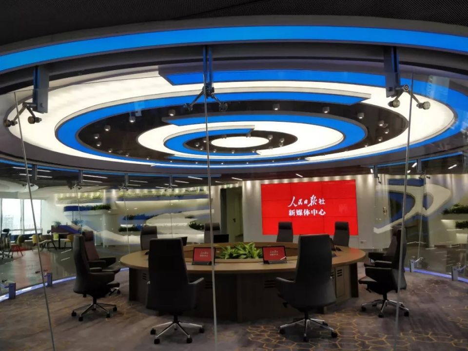 高校老师们走进人民日报新媒体中心和抖音,会