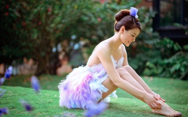 2015年喀山游泳世锦赛，一位有着1.76米的高挑身材，羡煞旁人的大长腿的甜妹子刘湘引起网友的关注。她在50米仰泳的比赛中勇夺季军，其姣好的容貌一时间火遍整个体坛。