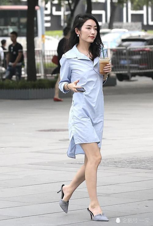 三里屯街拍美女演绎高跟鞋千姿百态