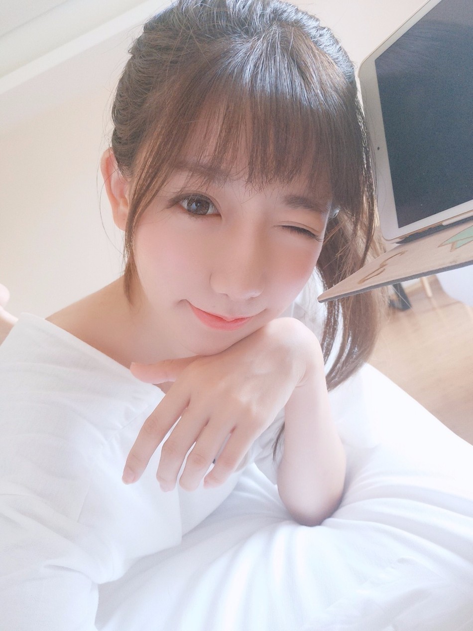 “小志玲”陈潇清纯可人秀美腿 靓丽吸睛