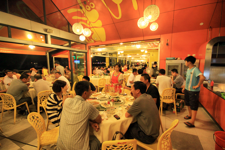 夜排档一角.余若望摄