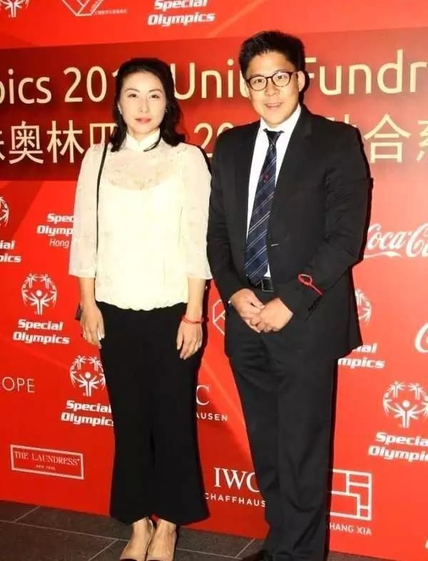 郭晶晶穿成这样出来逛街,网友:活该霍启刚疼你