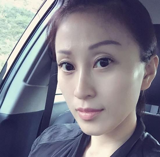 杨子前妻陶虹近照,网友:美貌气质秒杀黄圣依!难