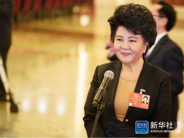 国侨办主任裘援平说,中国在移民领域是负责任的大国,从来不利用侨务工作做危害其他国利益的事情,并尊重维护他们的正当合法权益,为他们赢得更加公平友善的环境。