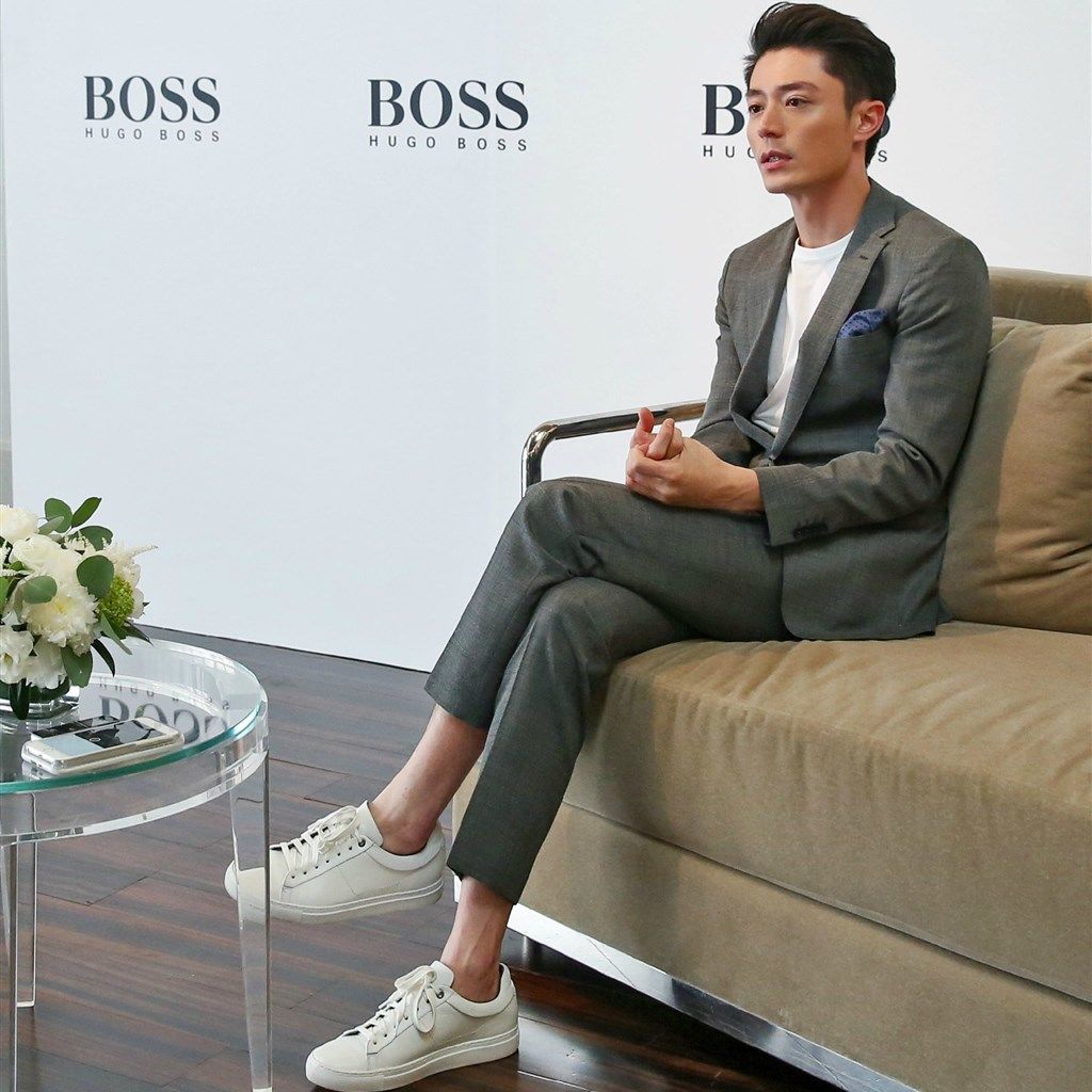 帅气型男霍建华 高清桌面壁纸