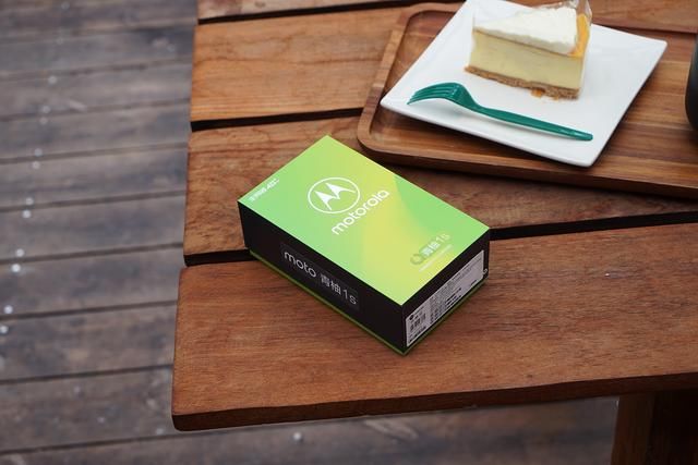 打破入门机千篇一律的常态,高颜值千元机moto青柚1s 评测