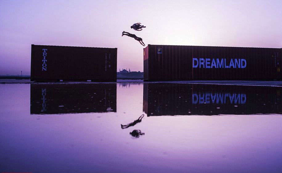 作为专业跑酷选手，Jason Paul和Dimitris Kyrsanidis都赢得过各种奖项。