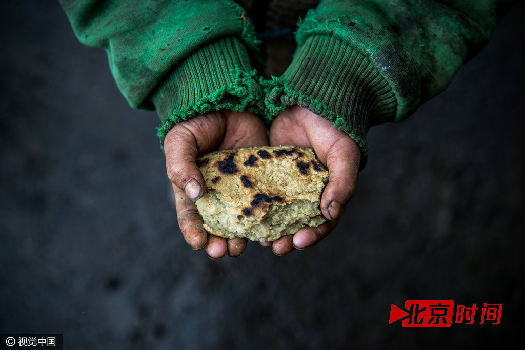 图片故事:贫困山村孩子们的三餐