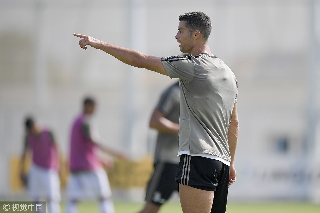 训练备战:c罗肌肉吓人 佩佩积极备战