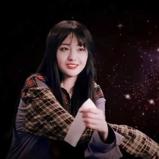 郑爽上节目都还要瞪眼撅嘴,脸上的疤都快破相