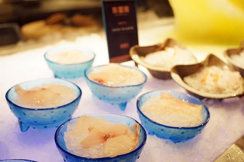 超逼格!厦门这家海鲜姿造自助餐帝王蟹榴莲龙