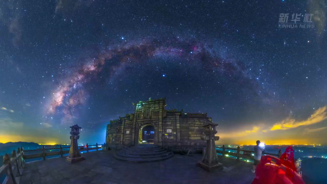 明月飞升 星空浩瀚!南岳衡山迎最佳观星期,绝美又梦幻 明月飞升 星空浩瀚!南岳衡山迎最佳观星期,绝美又梦幻