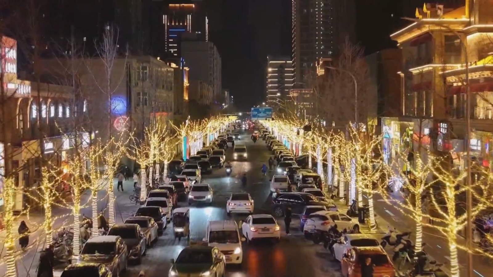 郑州：火树银花不夜天 流光溢彩迎新年_北京时间