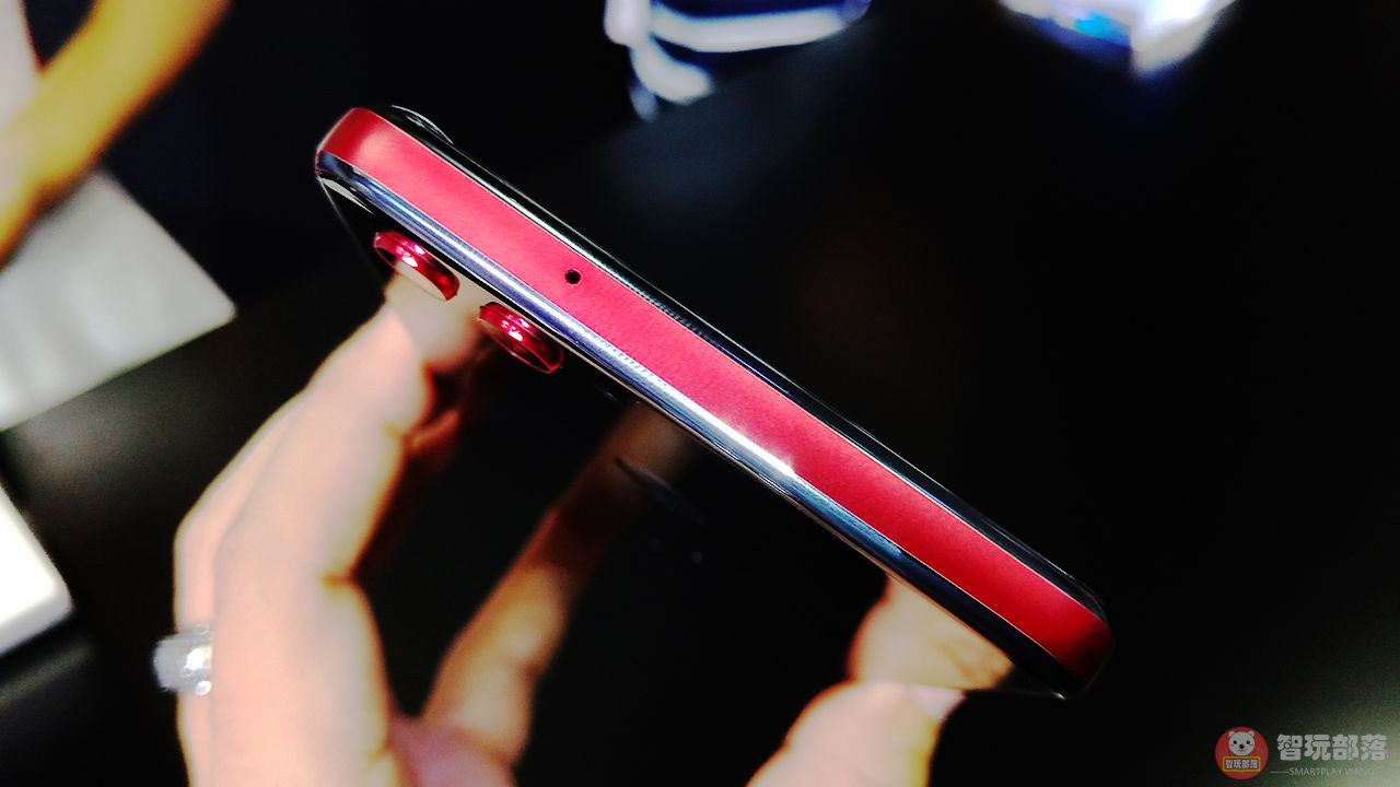 360手机N7 Pro图赏:AI四摄红黑配色,骁龙710手