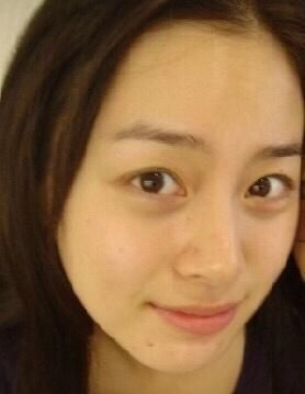 金泰熙中学照曝光,白净水灵惊为天人,男同学为