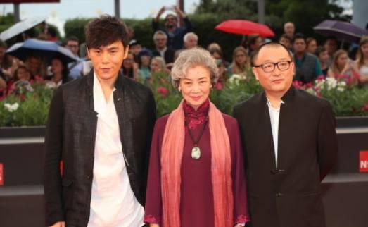 74岁获影后,与丈夫分居11年到白头,儿媳妇都这么有名气