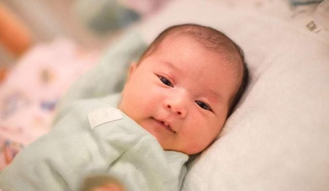 高龄生完二胎老公跟我提离婚,帮他接了一通电