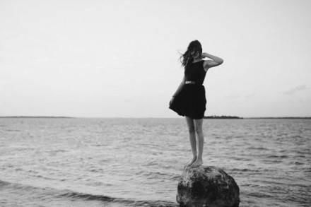 现实伤感句子,我在等,等你回头,或等我死心