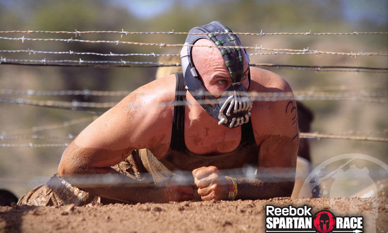 斯巴达赛跑（The Spartan Race）是另一项吸引了数千名健身爱好者的大项目，因为它为每个人都准备了个性化的内容。图为选手穿越铁丝网。